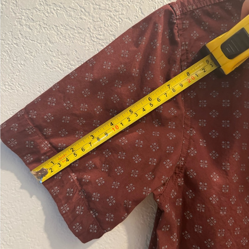 Small maroon button down - Picture 4 of 7